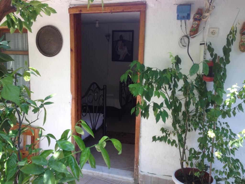 Ferah Hostel Monica'S Place Fethiye Bagian luar foto