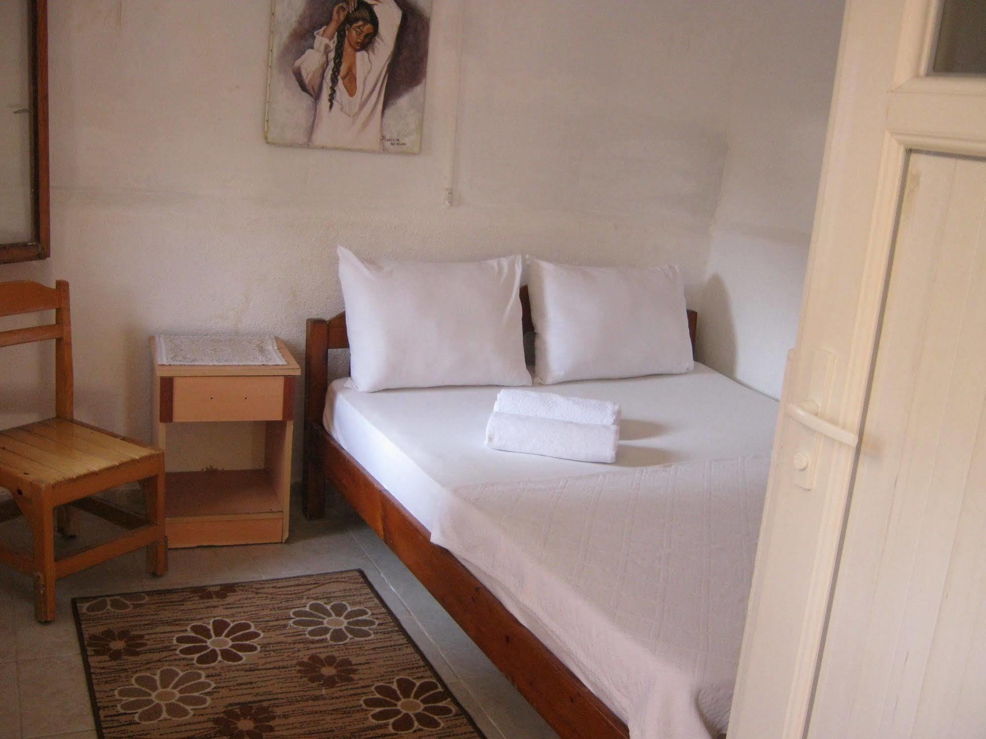 Ferah Hostel Monica'S Place Fethiye Bagian luar foto