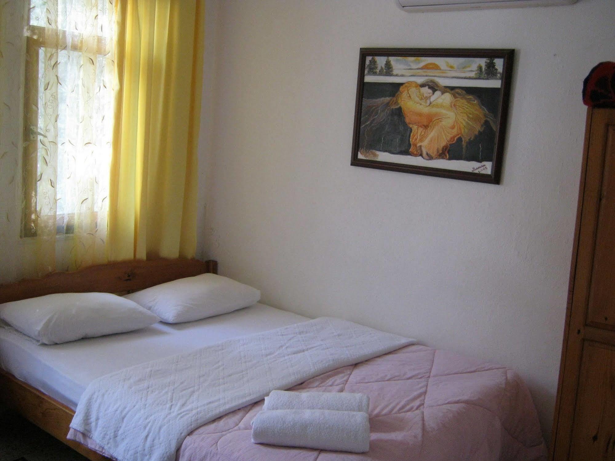 Ferah Hostel Monica'S Place Fethiye Bagian luar foto