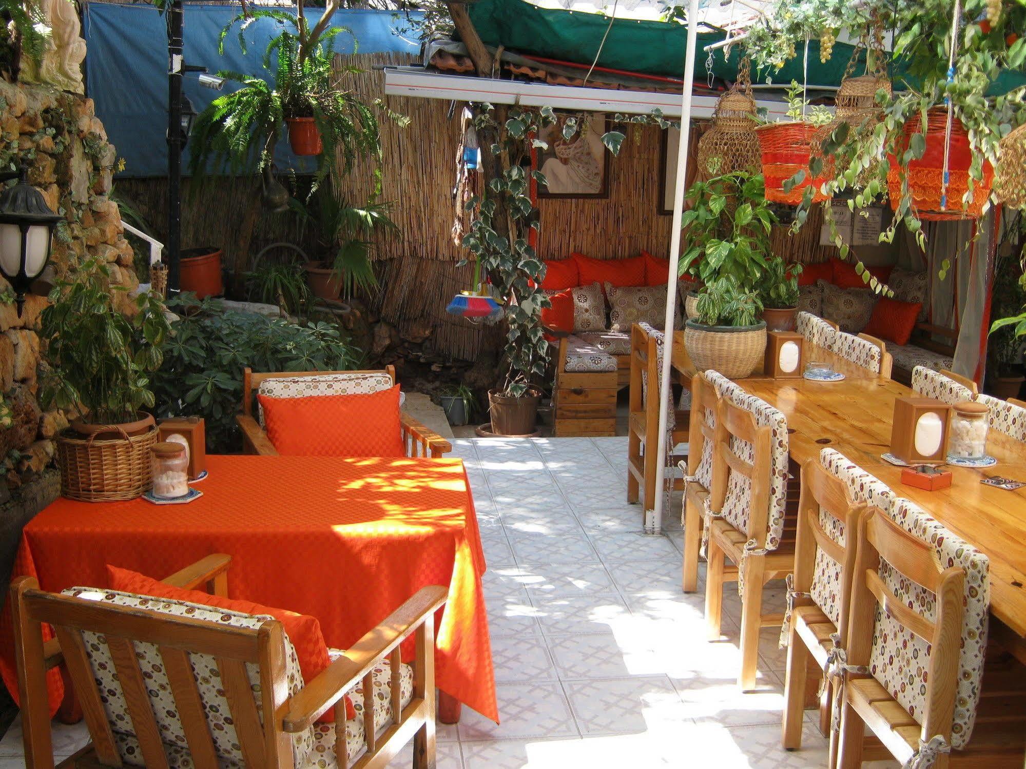 Ferah Hostel Monica'S Place Fethiye Bagian luar foto