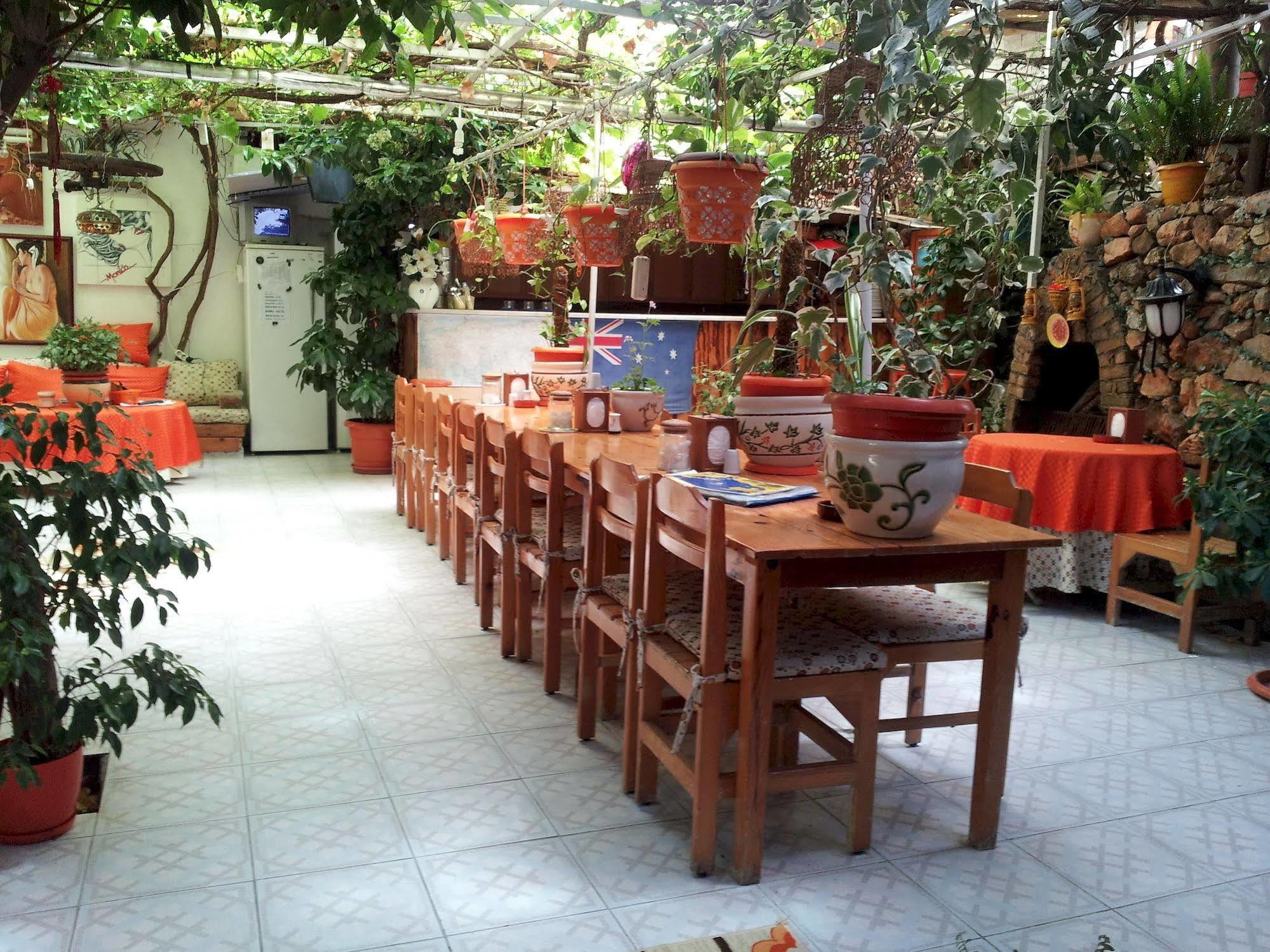 Ferah Hostel Monica'S Place Fethiye Bagian luar foto