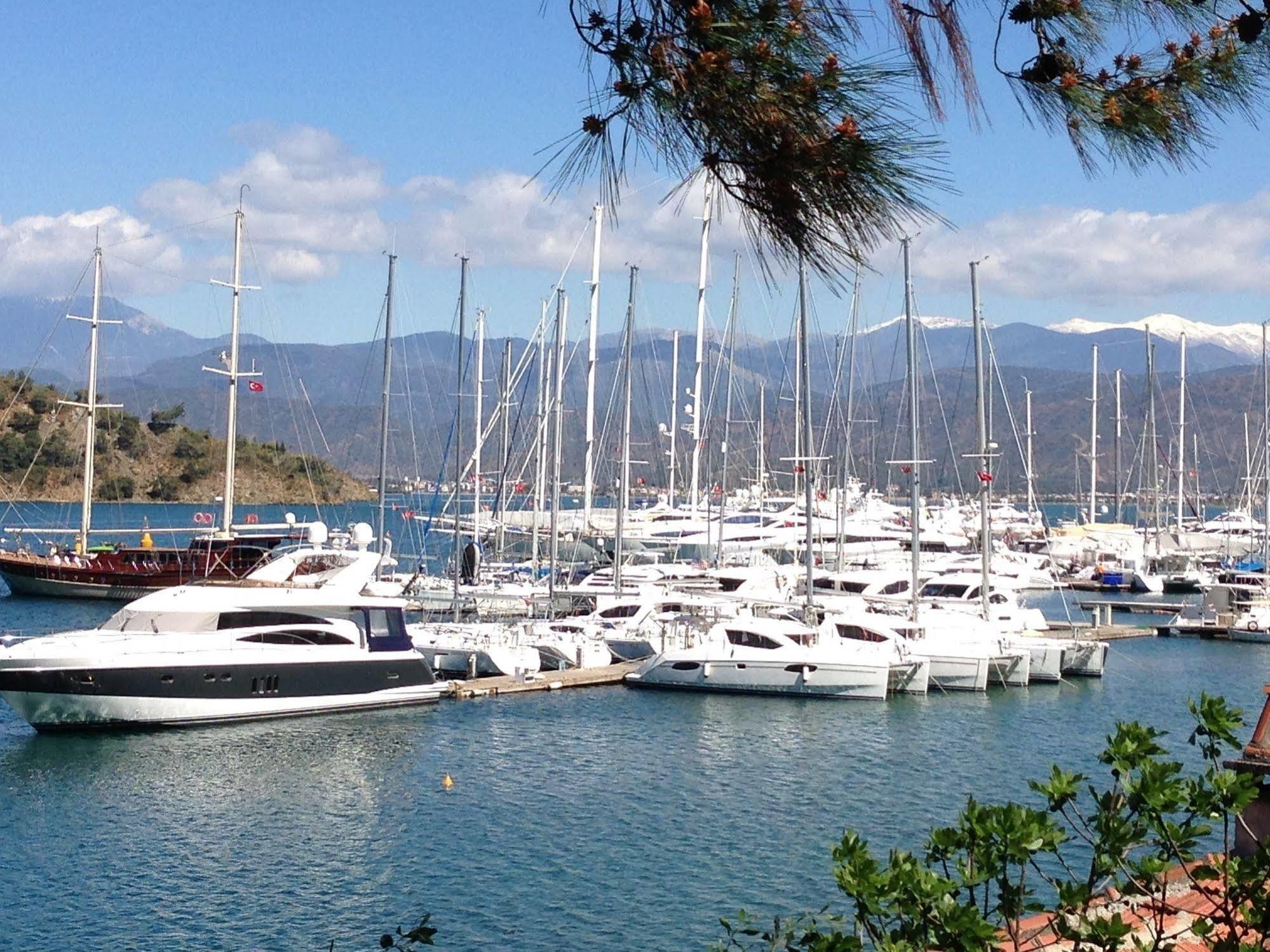 Ferah Hostel Monica'S Place Fethiye Bagian luar foto